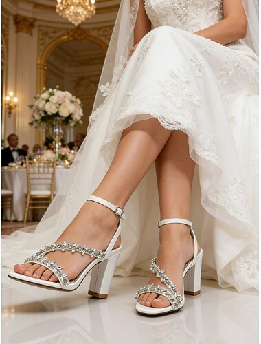  Sandales blanches à talons carrés pour la mariée – chaussures de mariage ornées de cristaux avec bride à la cheville