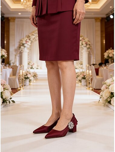  Damesko med spiss tå og blokkhæl i sateng – elegante pensko med blomsterkrystaller til brudens mor, chic bryllup i storbystil &formell mottakelse