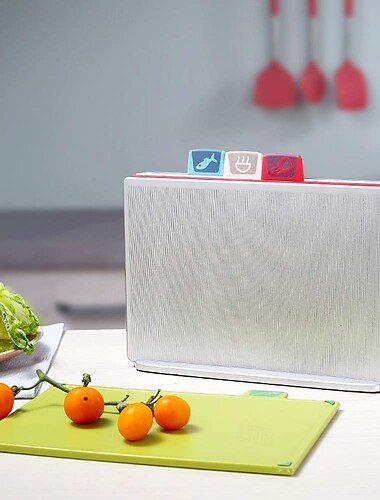  يأتي لوح التقطيع المخصص للطعام مع رف تخزين، وكتل تقطيع مع ملصقات لتصنيف واضح، وسهل التنظيف، وقابل للعكس