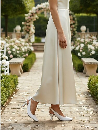  Damespumps met spitse neus, lage hak en enkelbandje – elegante slingback schoenen voor bruiloften, bruidsmeisjes en formele gelegenheden.