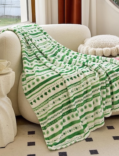  Manta de veludo luxuosa, elegante e macia, com estampa de trevo verde irlandês - perfeita para decoração com tema do Dia de São Patrício, aconchegante e quentinha, ideal para o sofá e para presentear.