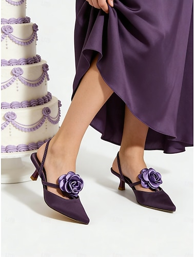  slingback bryllupssko i lilla sateng med roseblomster, spiss tå og lave hæler – elegante brudehæler for bryllup og formelle begivenheter