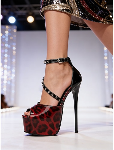  Dames hoge stilettohakken met open neus en plateauzool, versierd met een enkelbandje met studs, en luipaardprint, perfect voor een avondje uit of in de club. &avondevenementen