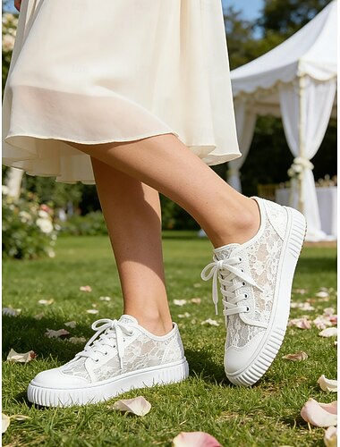  Kanten bruidssneakers voor de bruid – comfortabele bruidsschoenen voor buitenbruiloften en recepties.