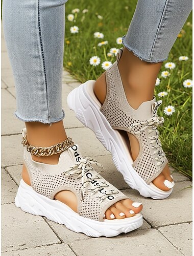  صندل رياضي بيج اللون للنساء - صندل مفتوح من الأمام يسمح بتهوية القدمين، مزود برباط للإغلاق، مثالي للمشي في الحدائق، وأيام الشاطئ، والمغامرات في الهواء الطلق.