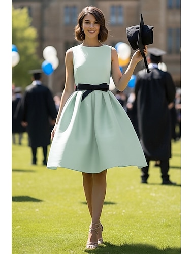  Linha A Até os Joelhos Vestido de formatura Vestido de festa Vestido Coquetel Vestidos de baile Elegante Festa Sem Manga Decote Canoa Reunião de Classe Coquetel com Laço(s)