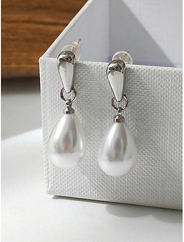  女性用フェイクパールティアドロップイヤリング - ゴールドとシルバーでご用意。結婚式、夜のイベント、普段使いに最適なエレガントなデザイン。