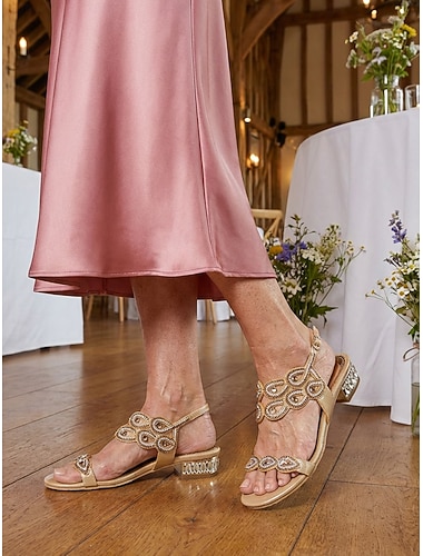  Sandales à talons carrés dorées pour femmes, élégantes chaussures vintage pour la mère de la mariée, mariage champêtre dans une grange