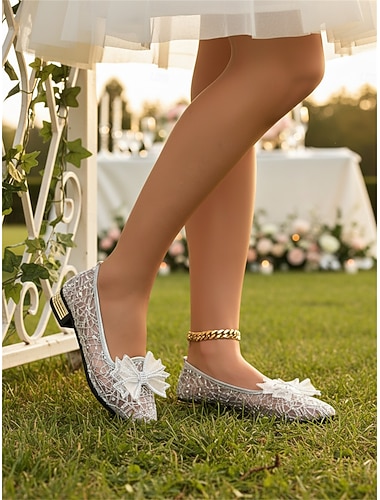  Damesschoenen met zilveren kanten details en een strik – elegante en comfortabele schoenen voor bruiloftsgasten, perfect voor tuin-, gazon- en buitenbruiloften.
