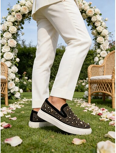  sneakers slip-on nere da uomo con ricami: calzature da sposa uniche per gli invitati che amano la moda