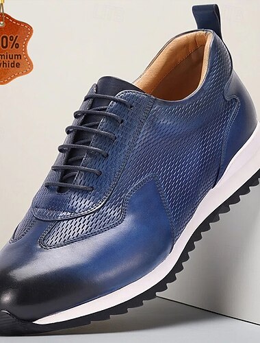  Baskets en cuir bleu marine pour homme – des baskets élégantes et respirantes avec un design perforé, parfaites pour les tenues actives et décontractées.