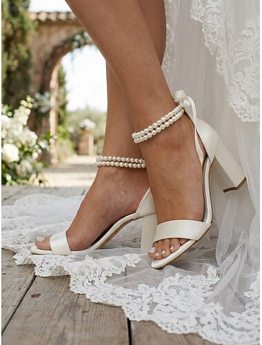  Tacones de novia con tiras de perla en el tobillo: elegantes zapatos de novia con tacón de bloque para bodas formales y religiosas.