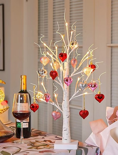  Beleuchteter Birkenbaum mit Herzanhängern als Valentinstagsdeko, romantische herzförmige Birkenbaumlampe, künstliche Tischbeleuchtung für die Inneneinrichtung, gemütliche LED-Stimmungsbeleuchtung für