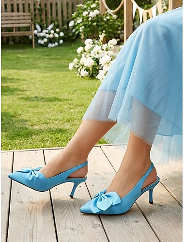  Damesschoenen met lavendelkleurige slingback en strik, spitse neus en middelhoge hak, elegante bruidsmeisjesschoenen voor een tuinbruiloft.