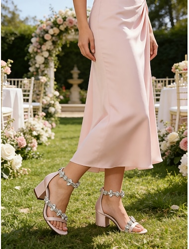  ローブロックヒール、クリスタルフローラルストラップ、エレガントで快適なウェディングパーティーシューズのシャンパンブライズメイドサンダル