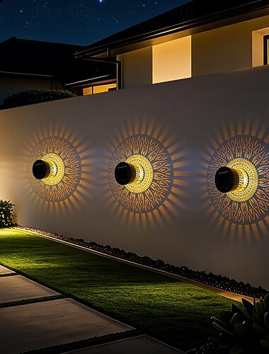  2 stk. utendørs solcelledrevne vanntette kreative hule sylindriske jernprojeksjonsvegglamper, hengende lanterner for hage, gårdsplass, sti, plen, trapp, landskapsbelysning, utendørsdekor