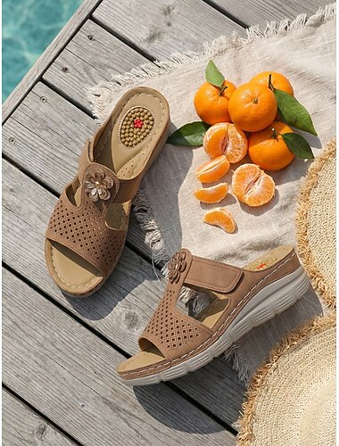  Sandálias femininas ortopédicas marrons com estampa floral – calçados confortáveis, respiráveis e com amortecimento, ideais para uso diário, em casa, em viagens e longas caminhadas.