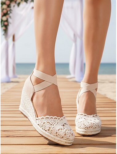  Beige blondespadriller med kilehæl til dame, komfortable brudepikesko med ankelreim til strandbryllup