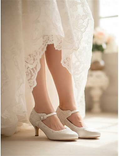  Elfenbensvita Mary Jane-kitteklackade damskor med spets och spänne – rund tå, lågklackade, eleganta brudpumps för inomhusbröllop, formella mottagningar och romantiska brudar