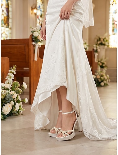  Ivoren damessandalen met platformzool en dikke blokhak, met parels versierde enkelbandjes, bruidsschoenen voor kerkelijke bruiloften.