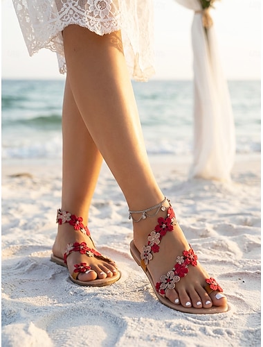 női bohém piros virágos tengerparti esküvői vendég szandál - lapos, körbefutó gladiátorok arany virágdíszekkel nyári vakációra &bulik