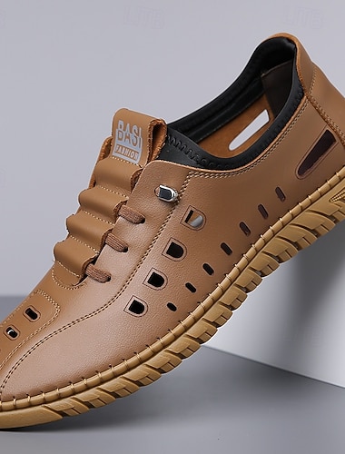  Chaussures décontractées pour homme en similicuir marron, tige souple avec perforations d'aération, semelle flexible et confortable, style décontracté chic pour le quotidien