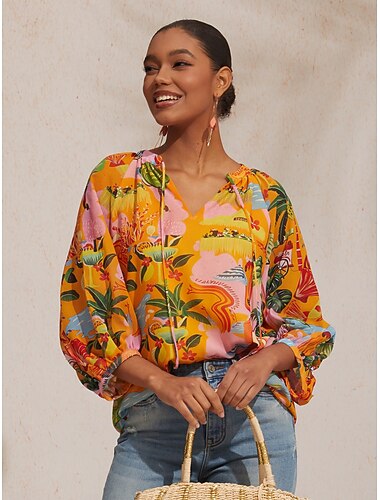  Top floreale in chiffon svolazzante, perfetto per una fuga estiva.