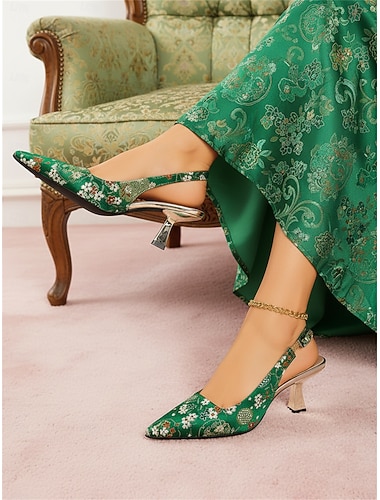  Dames pumps met groene bloemenborduursels en slingback – elegante vintage schoenen met kittenhak uit de jaren 50 voor dagelijks gebruik en een retro-geïnspireerde stijl.