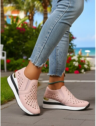  Roze wedge sneakers voor dames – ademende instapschoenen met uitsparingen en gouden hakdetails voor reizen, werk en zomeruitjes