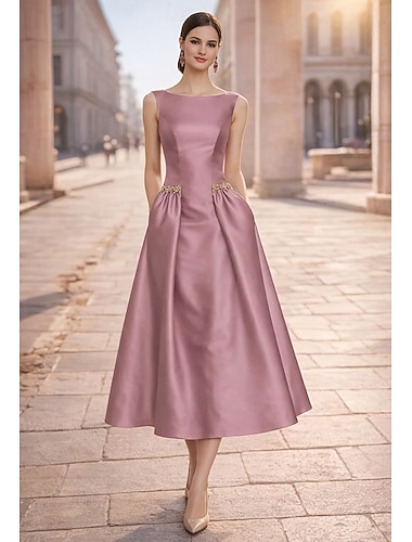  A-Linie Tee-Länge Cocktailkleider Elegant Ärmellos U-Boot-Ausschnitt Gartenparty Hochzeit Satin mit Gerafft Kristalle