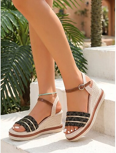  Zwarte en gouden geweven espadrilles met sleehak voor dames – bohemian vakantiestijl, comfortabele platformschoenen met open neus voor strandvakanties en zomervakanties.