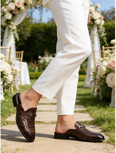  Mörkbruna herrloafers i konstläder, elegant slip-on-konstruktion, raffinerad formell stil, perfekt för bröllop, mottagningar och affärstillfällen