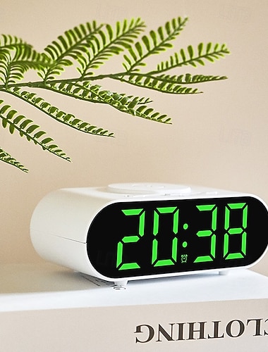 Multifunksjonell vekkerklokke med trådløs ladeplate for nattbordet, hurtiglading, dobbel alarm og snooze-funksjon, moderne digitalklokke for hjemmekontorbruk