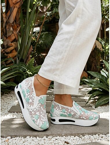  Baskets compensées à lacets en maille brodée pour femmes, semelle intérieure amortissante respirante, chaussures de marche confortables pour l'été et les activités de plein air.