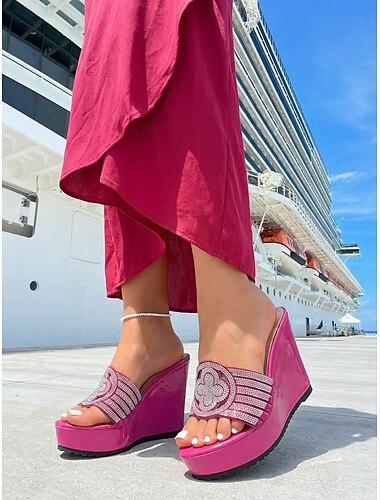  Rosa kilklackade sandaler med strassdetaljer för kvinnor – snygga skor för ö- och kryssningssemestrar