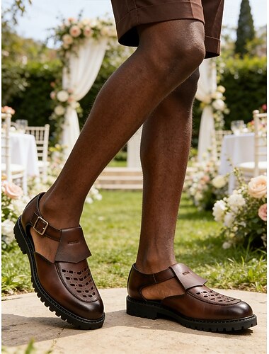  Brune herresandaler, perforert overdel, slip-on-komfort, avslappet elegant stil for strandbryllup og arrangementer på destinasjoner