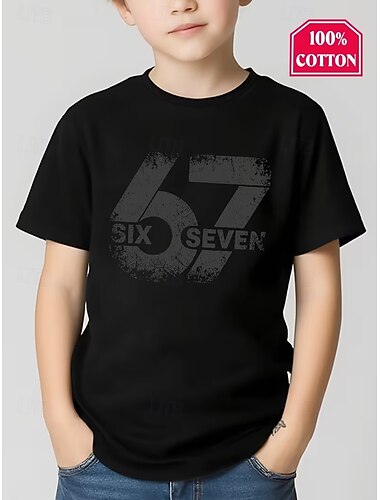  تيشيرت قطني 100% للأطفال الأولاد، بتصميم مرح وعصري، متوفر باللون الأسود والأبيض والأحمر، مزين برسومات حروف مطبوعة. يتميز برقبة دائرية وأكمام قصيرة، وهو مناسب للارتداء اليومي والأنشطة الخارجية، كما أنه