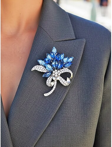  Damebrosje i krystall med blomstermotiv, elegant blad- og blomsterdesign, flerfargede strass-aksenter, elegant statement-tilbehør, perfekt for bryllup, cocktailfester og formelle arrangementer