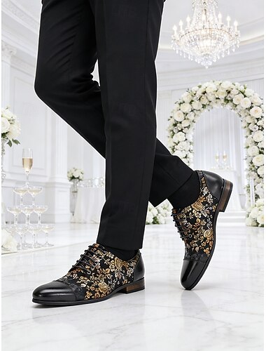  Elegante leren herenschoenen voor bruiloften - zwart met gouden bloemenpatroon, hoogwaardige schoenen voor bruiloften en formele gelegenheden.