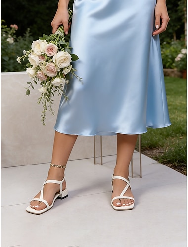  Ivoorwitte platte sandalen voor dames, minimalistische comfortabele schoenen met gekruiste bandjes voor bruidsmeisjes bij tuinbruiloften.