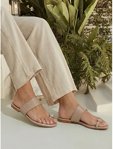  Sandales à brides larges et à anneaux d'orteils pour femmes, à paillettes, style minimaliste scintillant, semelle souple et confortable, faciles à enfiler pour les vacances en plein air.