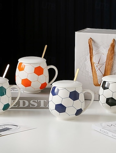  Set regalo di tazze in ceramica a forma di pallone da calcio, tazza da 12 oz/350 ml con tema calcistico, coperchio e cucchiaio, tazza da caffè ricordo sportivo con confezione regalo, bicchieri