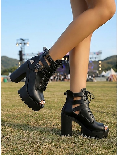  Zwarte festivalbooties met plateauzool voor dames - stoere open teenschoenen met vetersluiting, dikke hakken en gespbandjes. &Profielzool voor muziekfestivals en concerten &raves