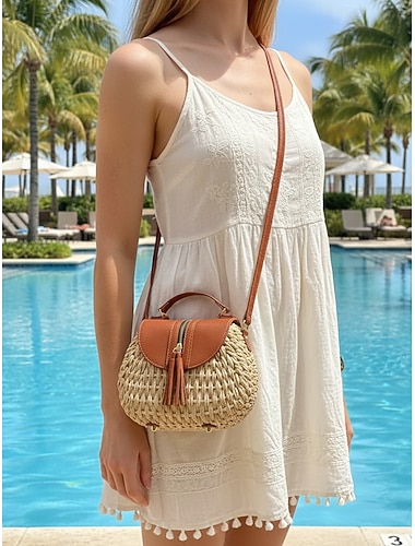  Damestas van imitatieleer en riet met kwastjes, verstelbare schouderband, verkrijgbaar in verschillende kleuren, perfect voor strandvakantie en dagelijks gebruik.