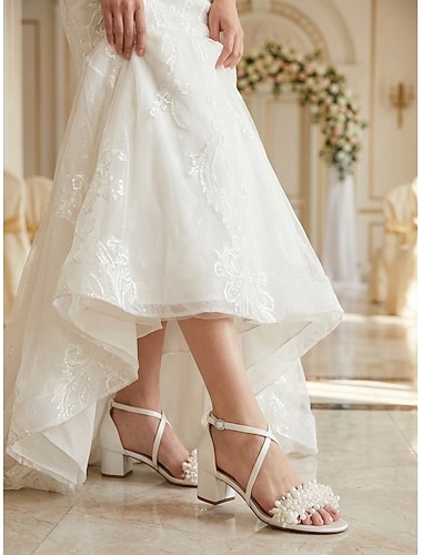  Ivoren damessandalen met parelmoeren blokhak – elegante bruidsschoenen voor moderne stadsbruiloften