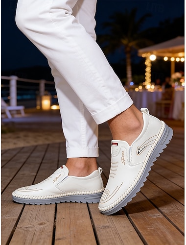  Herresko i kunstskinn til fest, stilige hvite slip-on-loafers, ideelle for elegante kveldsarrangementer