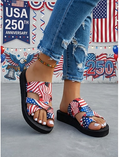  Lichtgewicht, patriottische platte slippers voor dames - sandalen met Amerikaanse vlagprint en gekruiste bandjes, ideaal voor Onafhankelijkheidsdag, het 250-jarig jubileum en als casual streetwear.