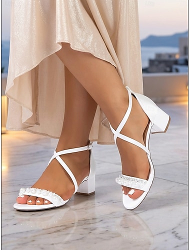  Sandales de mariée à talons carrés ornées de perles pour femmes - un modèle élégant à brides pour les mariées modernes lors de mariages chics en ville