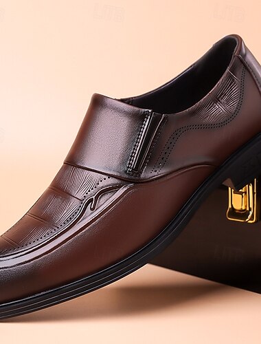  Mocassins masculinos de couro sintético marrom escuro, modelo clássico casual para o trabalho, casamentos e eventos formais.