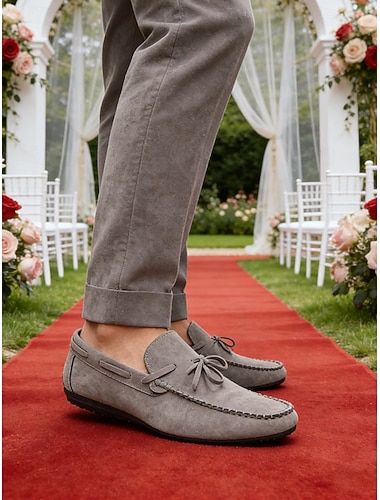  Mocassins gris pour hommes, style décontracté avec semelle rembourrée confortable, parfaits pour les mariages en plein air, les fêtes et les événements formels en extérieur.